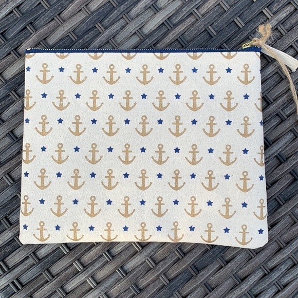 NWOT Canvas Nautical Anchor and Star Print Clutch - Picture 1 of 12